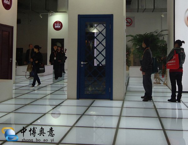 玻璃舞台